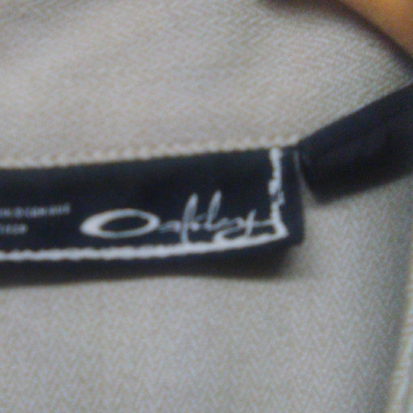 Oakley - Picture 4 of 7